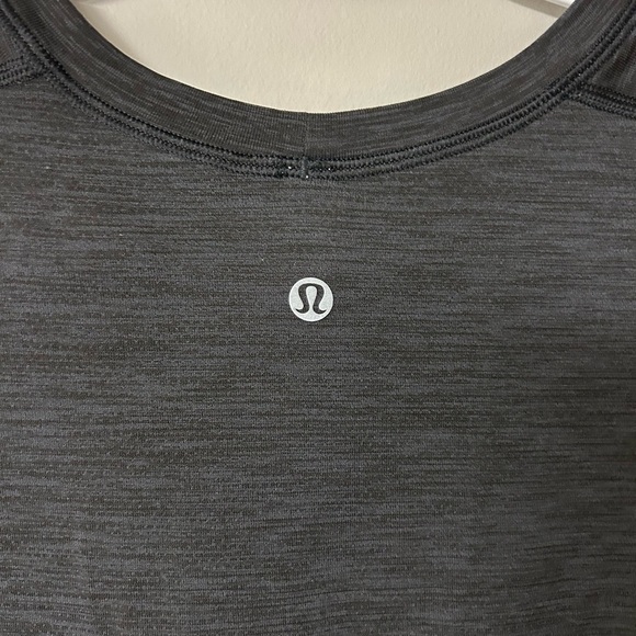 Lululemon Men’s Metal Vent Heathered Grey Short Sleeve T Shirt - Picture 4 of 4